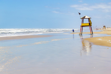 Fototapeta premium Lifeguard towe and waves and blue sky at Balnearios de Gaivota b