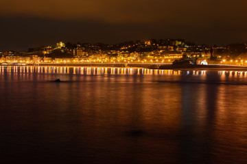 Fototapeta premium Donosti / San Sebastian nocą, Kraj Basków (Hiszpania)
