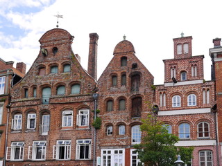 Fototapeta na wymiar Giebelhäuser in der Lüneburger Altstadt