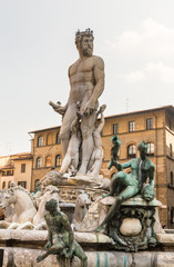 Fototapeta na wymiar The famous fountain of Neptune on Piazza della Signoria in Flore