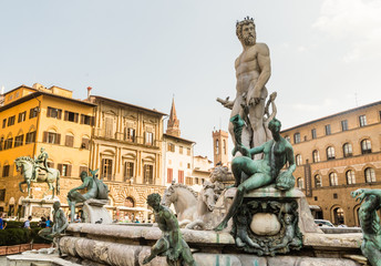 Fototapeta na wymiar The famous fountain of Neptune on Piazza della Signoria in Florence
