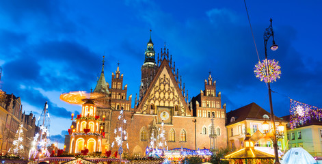Obraz premium Christmas market in Old Town in Wroclaw, Poland