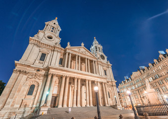 Fototapeta na wymiar St Paul Cathedral at night, London