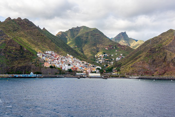Fototapeta na wymiar scenic landscape of tenerife from ferry line