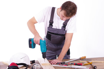 Schreiner bei der Arbeit, Holzbearbeitung