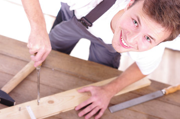 Schreiner bei der Arbeit, Holzbearbeitung