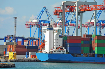 Fototapeta premium Cargo crane and ship