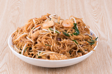 Pad Thai with shrimp in bowl