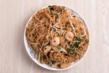 Pad Thai with shrimp in bowl