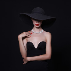 Fototapeta na wymiar A necklace of diamonds on the neck of a luxurious woman in a hat.