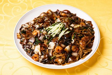 Fototapeta na wymiar black-bean-sauce noodles, 짜장면, 쟁반짜장