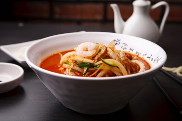 짬뽕, jjamppong, Chinese-style noodles with vegetables and seafood