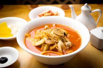 짬뽕, jjamppong, Chinese-style noodles with vegetables and seafood