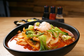 짬뽕, jjamppong, Chinese-style noodles with vegetables and seafood