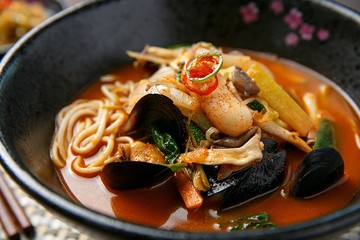 짬뽕, jjamppong, Chinese-style noodles with vegetables and seafood