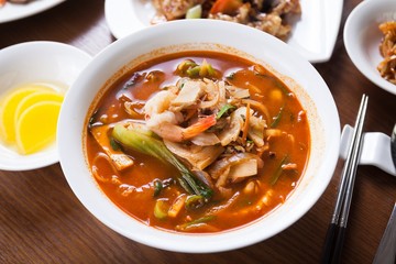 짬뽕, jjamppong, Chinese-style noodles with vegetables and seafood