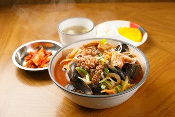 해물짬뽕, haemul jjamppong, Chinese-style noodles with vegetables and seafood, seafood jjamppong