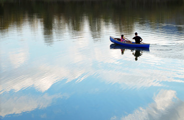 Fototapeta na wymiar Boating on the river