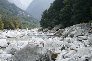 Vercascatal mit trockenem Flußbett