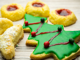 Weihnachtsbaum Keks mit Hand Vanillekipferl