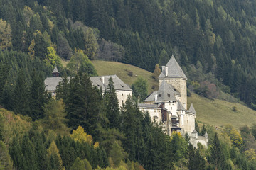 Fototapeta na wymiar Schloss Moosham bei Unternberg im Lungau