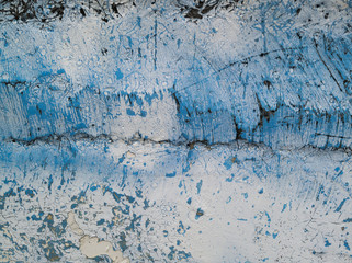 ラフにペイントされた古い壁