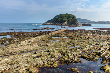 Fototapeta na wymiar Bay of Donostia-San Sebastian at low tide, Basque Country (Spain)