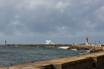 Breaker  of Atlantic Ocean at Felgueiras lighthouse / Douro 川の河口、大西洋への出口にあるFelgueiras 灯台の風景