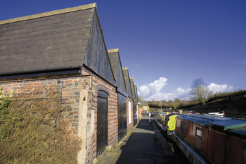 views from the towpath worcester and birmingham canal worestersh