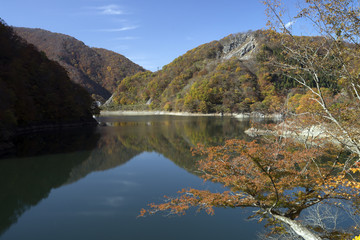 紅葉の湖　福井県大野市笹生川貯水池