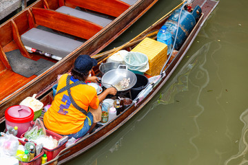 Obraz premium Damnoen Saduak floating market