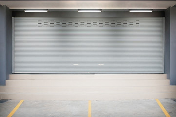  Roll shutter door