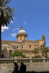 Fototapeta na wymiar dome of the cathedral 