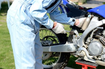 Fototapeta premium バイクの整備