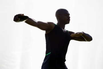 Athlete about to throw a discus © WavebreakMediaMicro