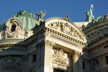 Toits de l'opéra Garnier à Paris, France
