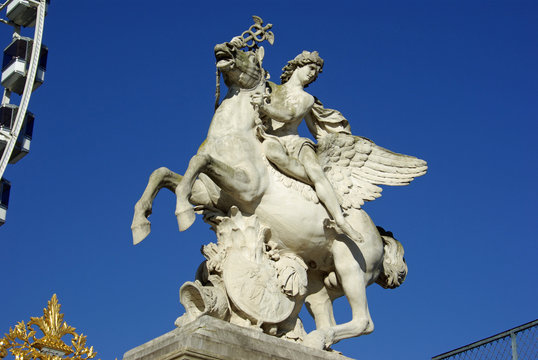 Statue équestre de Pégase et Mars au Jardin des Tuileries à Paris, France 