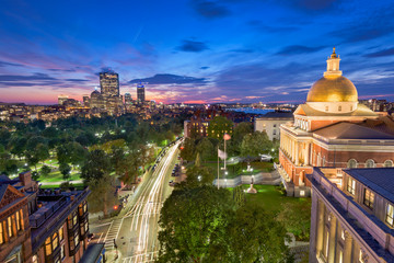 Obraz premium Boston, Massachusetts, Cityscape over the State House building.