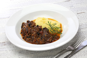 peposo, tuscan peppered beef stew, traditional italian cuisine
