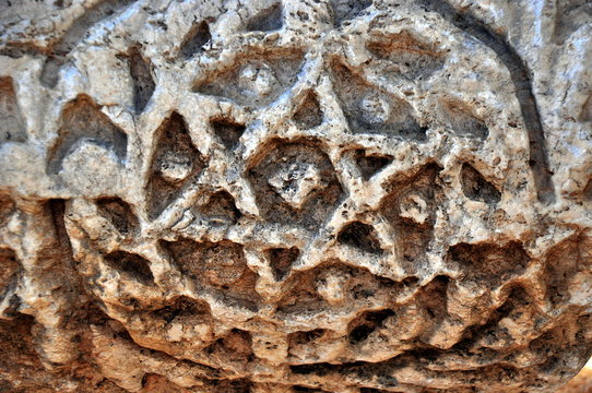Antikes Ornament mit Davidstern in Kapernaum am Nordufer des Sees Genezareth