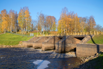 Obraz na płótnie Canvas The old wooden gateway on the river Tikhvinka golden autumn. Tikhvin, Russia