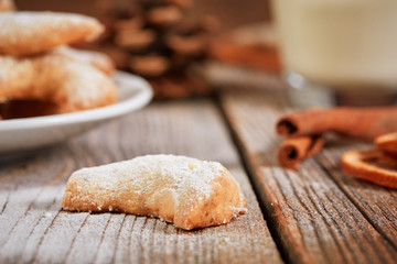 Single vanilla cookie on a wooden table