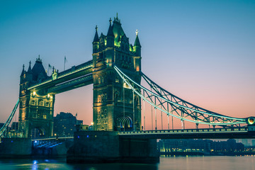 Fototapeta na wymiar Tower Bridge in London at sunrise
