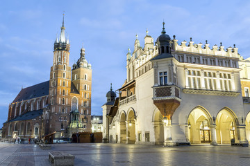 Fototapeta na wymiar Cloth Hall and Mary's Church, Krakow, Poland