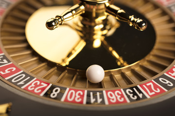 Obraz premium Casino theme. Golden roulette wheel closeup.
