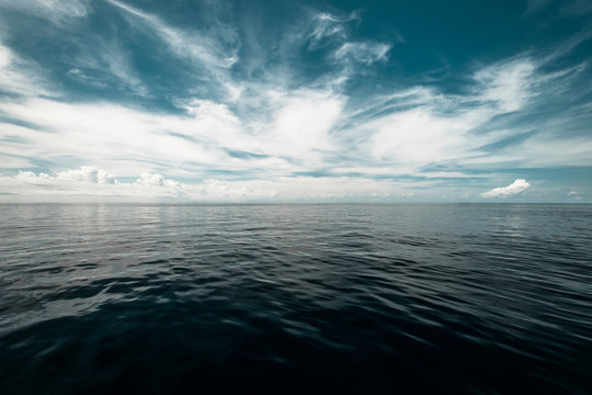 Fototapeta Open ocean and cloudy sky