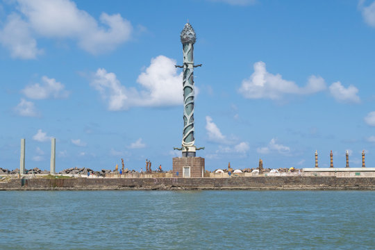 Torre / Monumento de Brennand no Parque das Esculturas no Marco Zero, Recife - PE, Brasil
