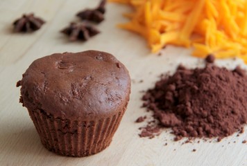 Pumpkin muffin with dark cocoa, gingerbread spices and marmalade.