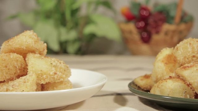 Potatoes with a crispy crust, baked in the oven
