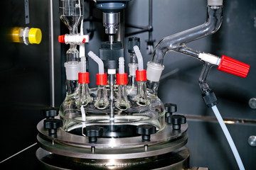 Universal reactor work station with a range of easily interchangeable vessels